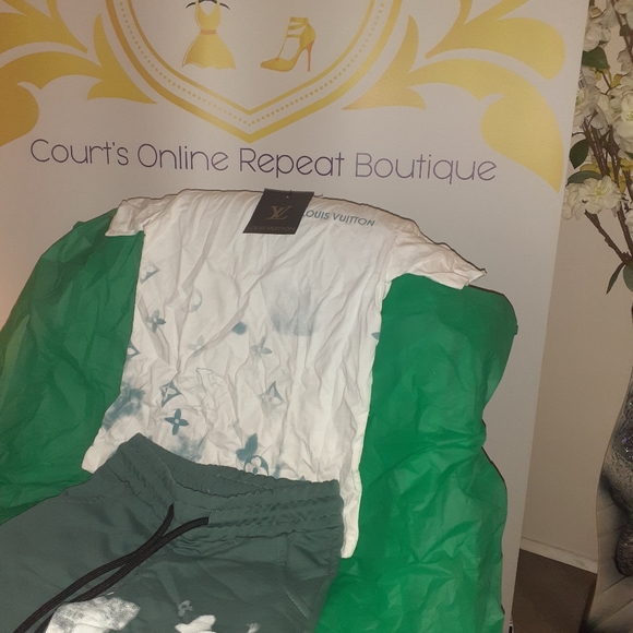 Boys LV short sets - Picture 4 of 5